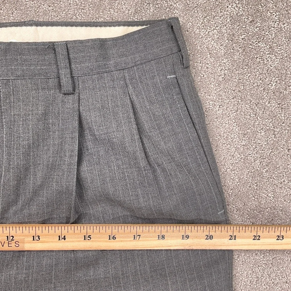 JOS A Bank Suit Men 42 32W‎ 29L Gray Pinstripe Modern Fit Career Classic